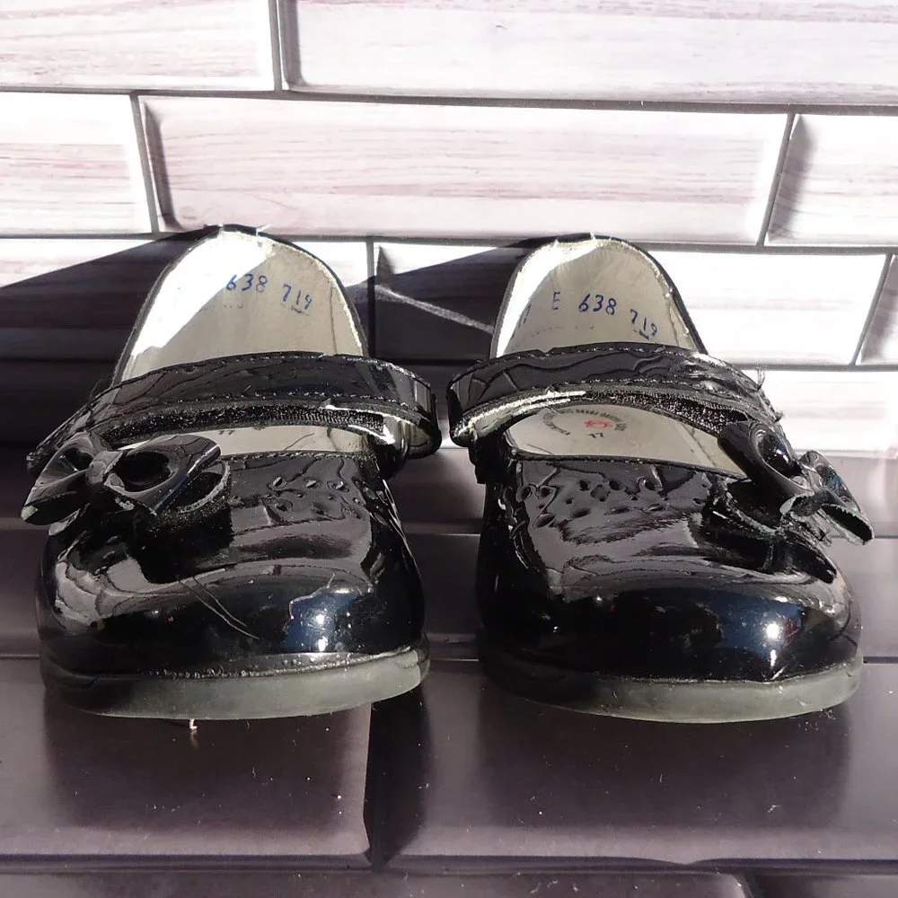 SIZE 17.  Dogi® patent leather dress shoes.